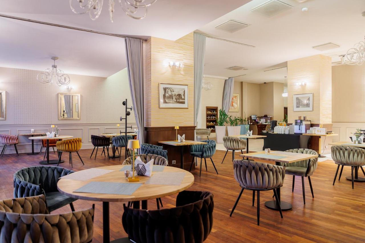 Hotel Tarnovia Tarnow Ngoại thất bức ảnh