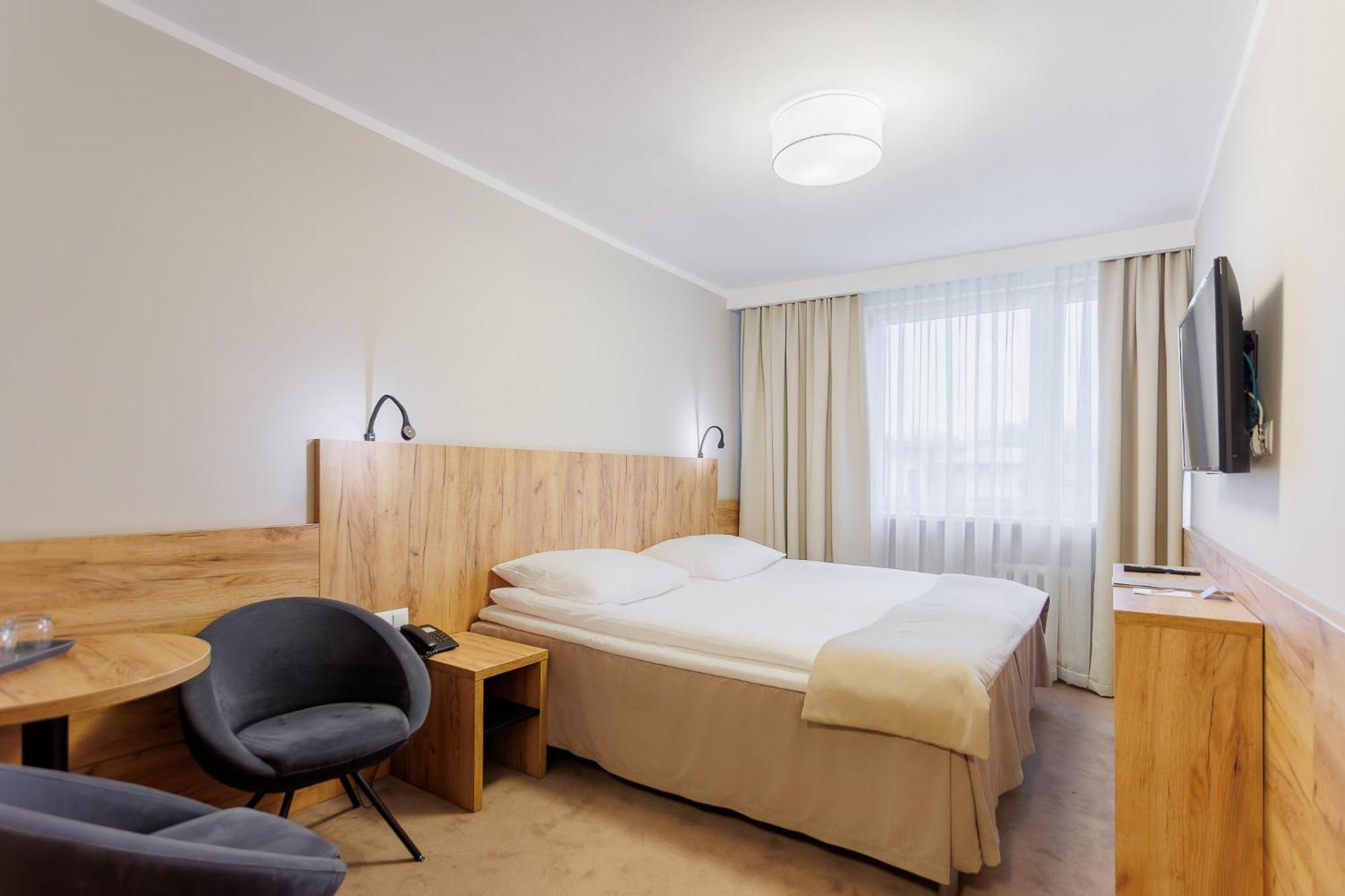 Hotel Tarnovia Tarnow Ngoại thất bức ảnh