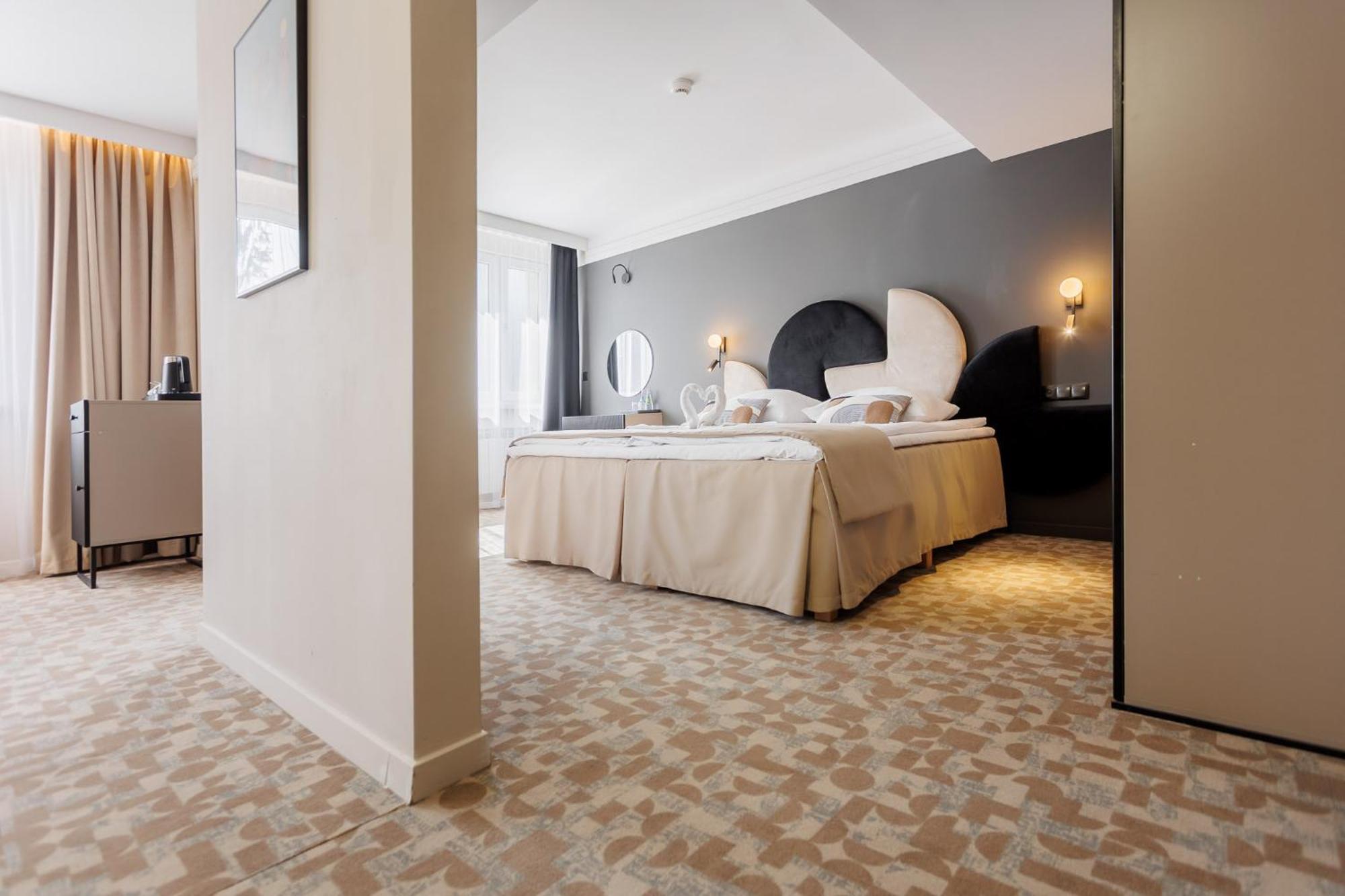 Hotel Tarnovia Tarnow Ngoại thất bức ảnh