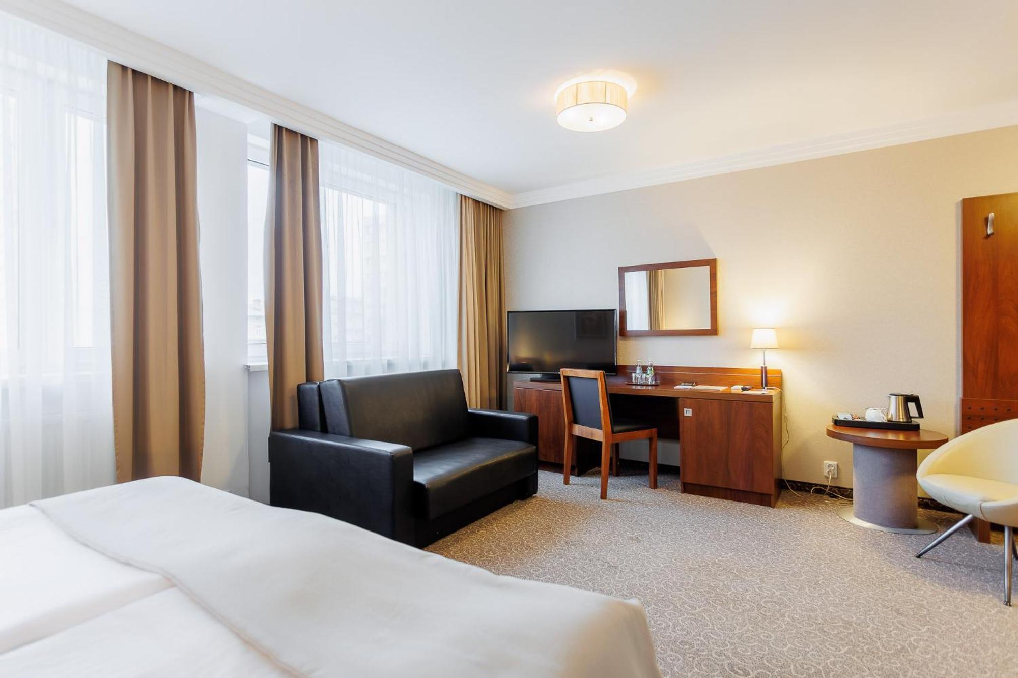 Hotel Tarnovia Tarnow Ngoại thất bức ảnh