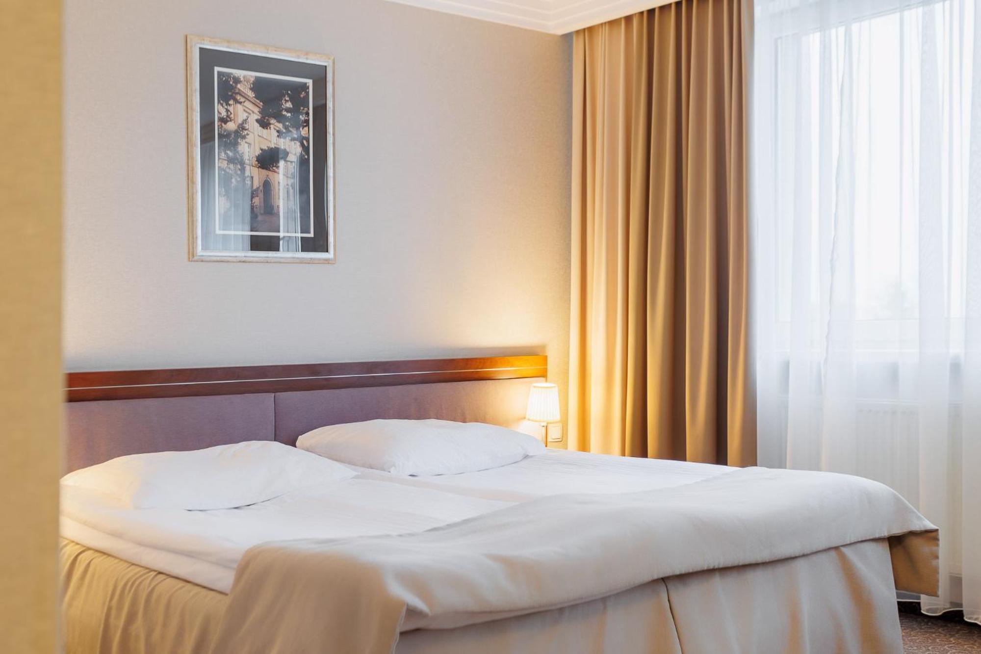 Hotel Tarnovia Tarnow Ngoại thất bức ảnh