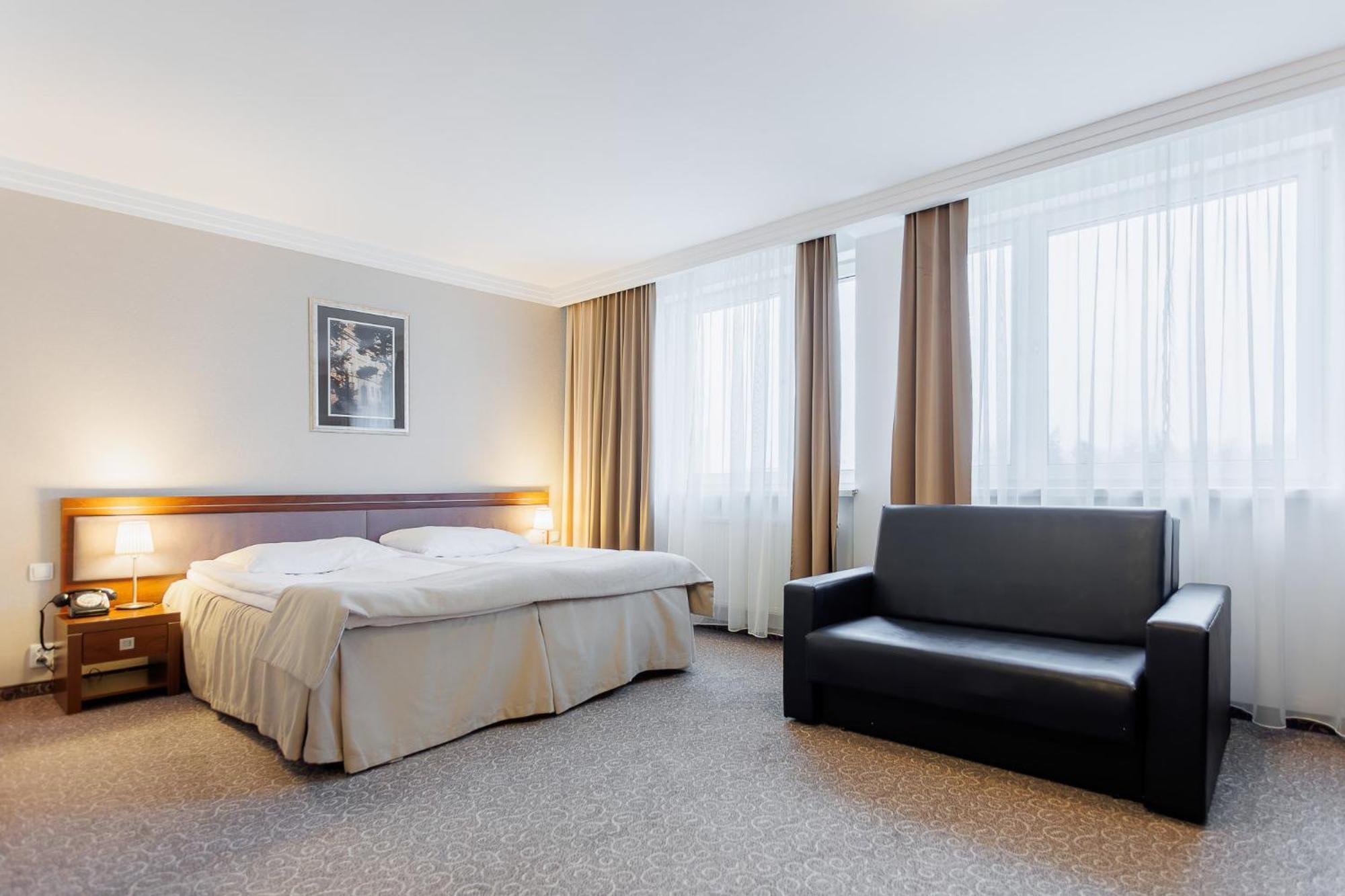 Hotel Tarnovia Tarnow Ngoại thất bức ảnh