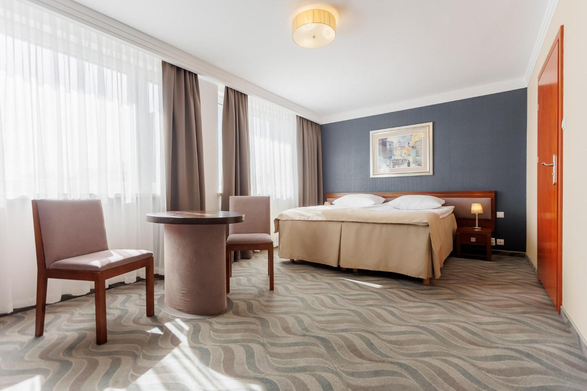 Hotel Tarnovia Tarnow Ngoại thất bức ảnh