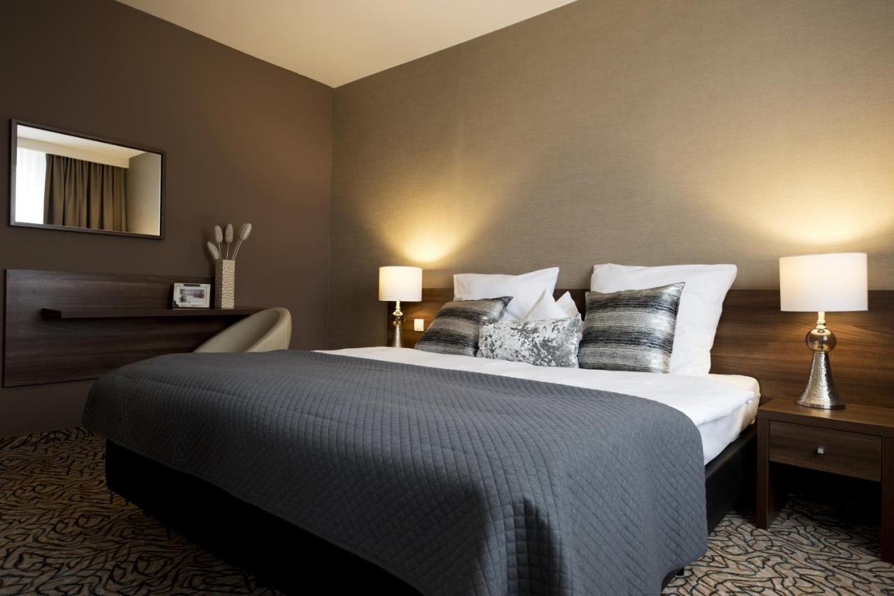 Hotel Tarnovia Tarnow Ngoại thất bức ảnh