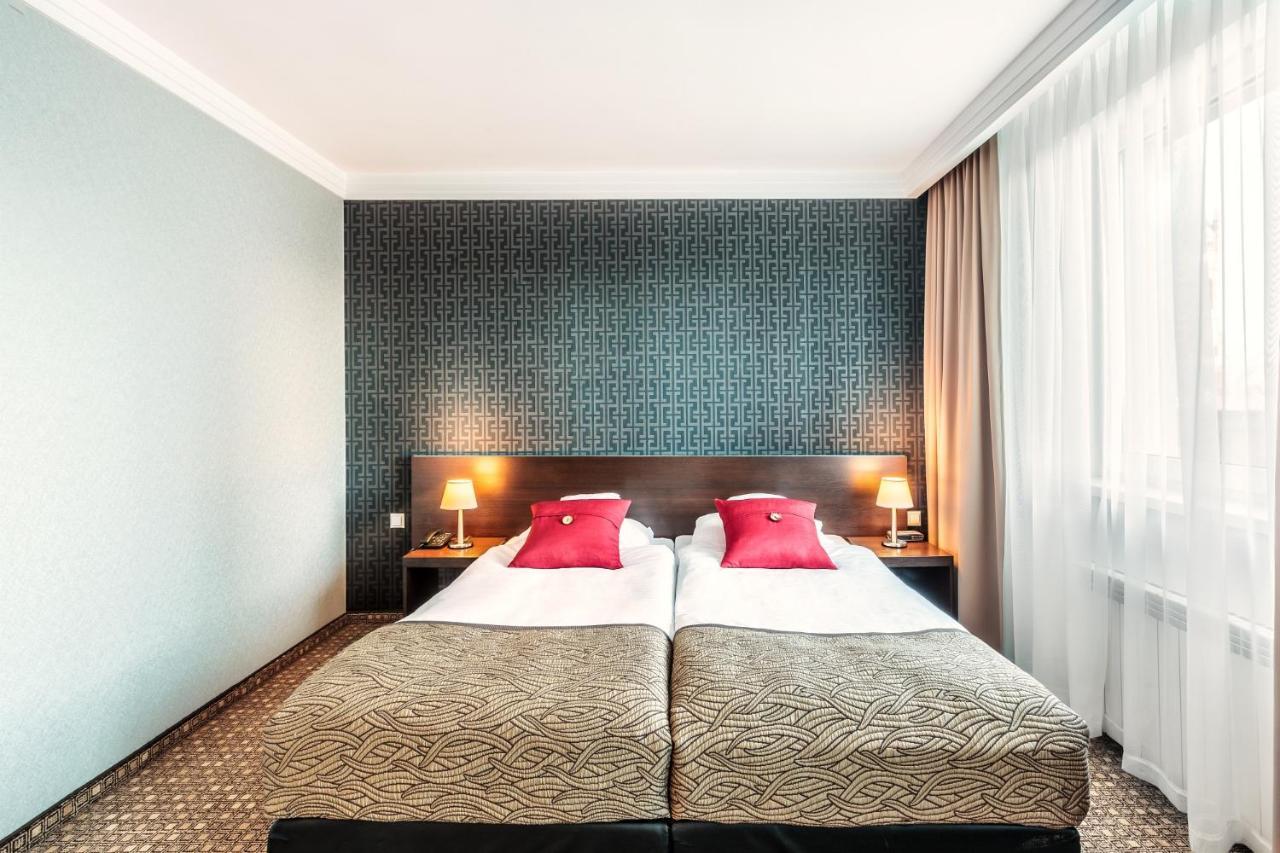 Hotel Tarnovia Tarnow Ngoại thất bức ảnh